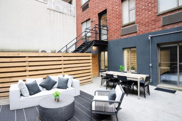 Massive 1BR w Private Patio in Upper East Side, New York