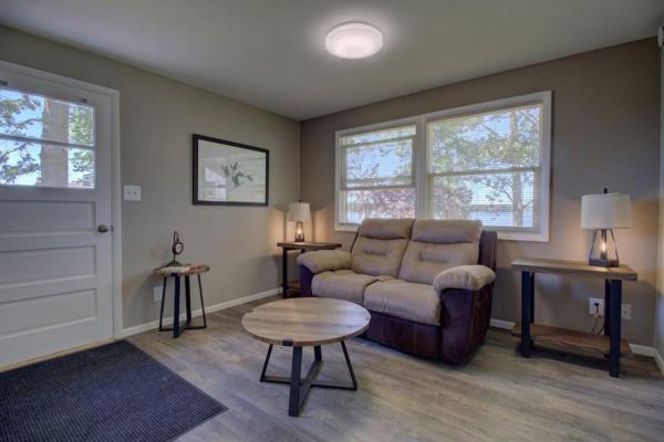 A la foto es mostra l'objecte Bass Cabin at Spitzer Lake and Waterfront Views situat a la ciutat de Clitherall.