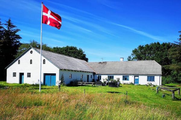 A la foto es mostra l'objecte Glædegården -Glaede Landhof- 12 beds! situat a la ciutat de Frøstrup.