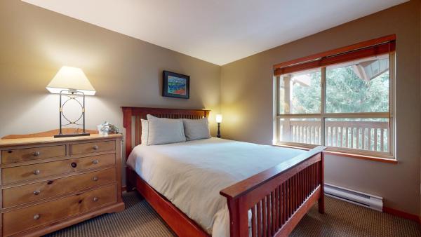 Bilde 6: 2BR in Symphony close to Whistler Village with Complex Hot Tub and Gas Fireplace