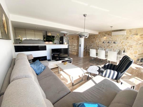 A la foto es mostra l'objecte Spacious comfortable luxury 2 bed/2 bath Calpe Port apartment situat a la ciutat de Calp.