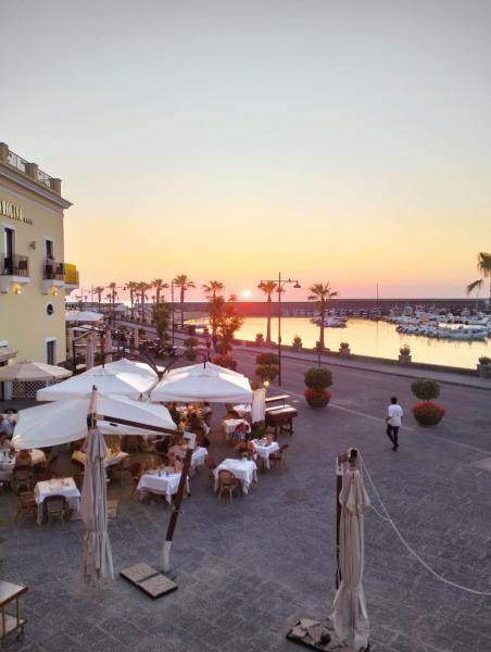 A la foto es mostra l'objecte Aura Exclusive holiday fronte mare situat a la ciutat de Ischia.
