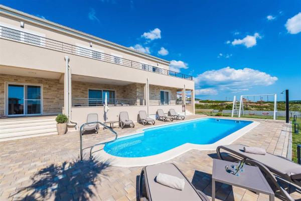 A la foto es mostra l'objecte Villa Providenca with heated pool situat a la ciutat de Debeljak.
