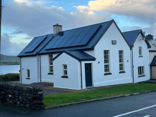 En la foto se muestra el objeto Exlusive Modern living on Valentia Island ubicado en la ciudad de Knights Town.