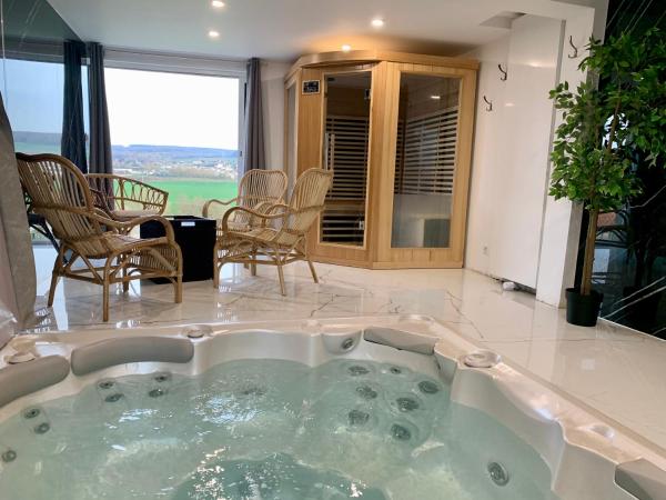 A la foto es mostra l'objecte Le Spanorama; gîte premium situat a la ciutat de Sainte-Gemme.