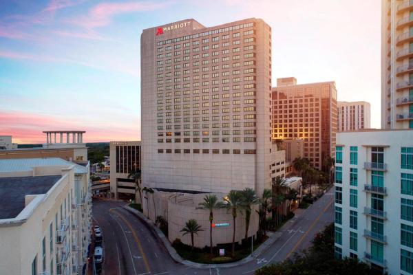 Na zdjęciu widoczny jest obiekt Miami Marriott Dadeland położony w mieście Kendall.