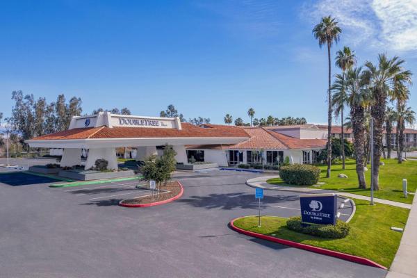 DoubleTree by Hilton Bakersfield photo 1