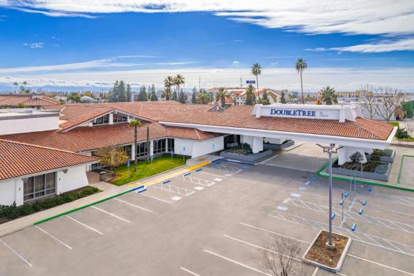 DoubleTree by Hilton Bakersfield photo 3