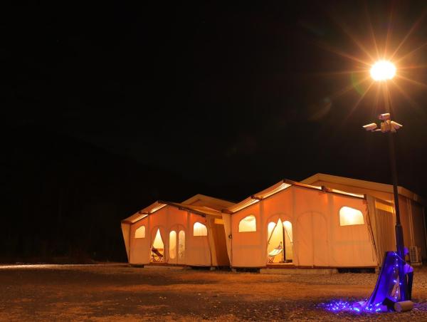 Sloth Glamping, Izumi