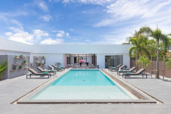 A la foto es mostra l'objecte Brand-new 8BR Private Pool Villa Mystic Garden situat a la ciutat de Rawai Beach.
