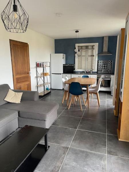 A la foto es mostra l'objecte Bas de villa pour 6 situat a la ciutat de LʼArena.