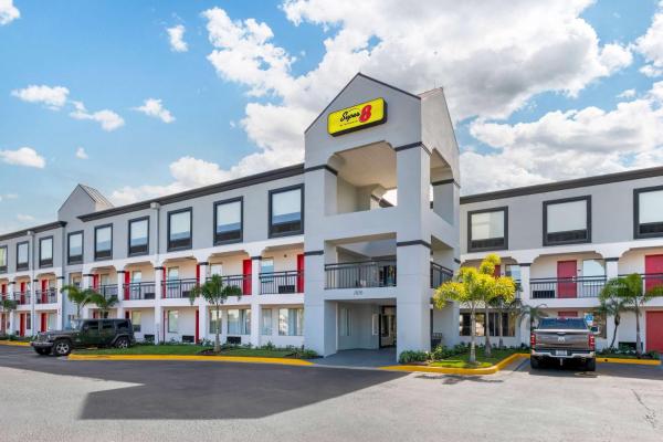 Φωτογραφία 2: Super 8 by Wyndham Orlando Near Florida Mall
