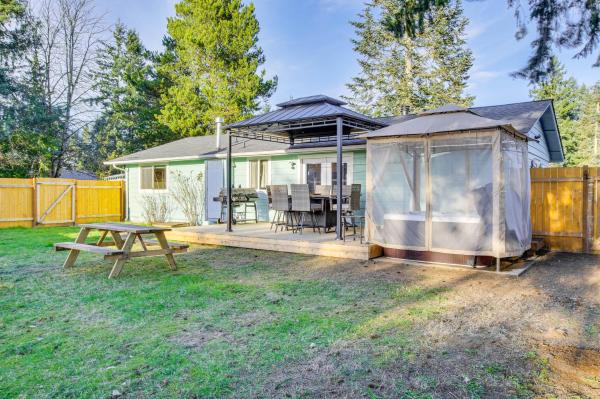 Charming Arlington Home W/ Hot Tub & Fenced Yard! - Marysville, WA