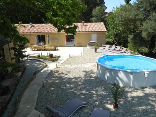 På billedet ses objektet Gîte Cévennes de plein pied tout confort avec piscine privative 12 pers beliggende i byen Sainte-Cécile-dʼAndorge.