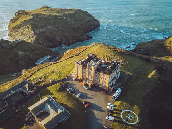 Nella foto è visibile l'oggetto Camelot Castle Hotel situato nella città di Tintagel.
