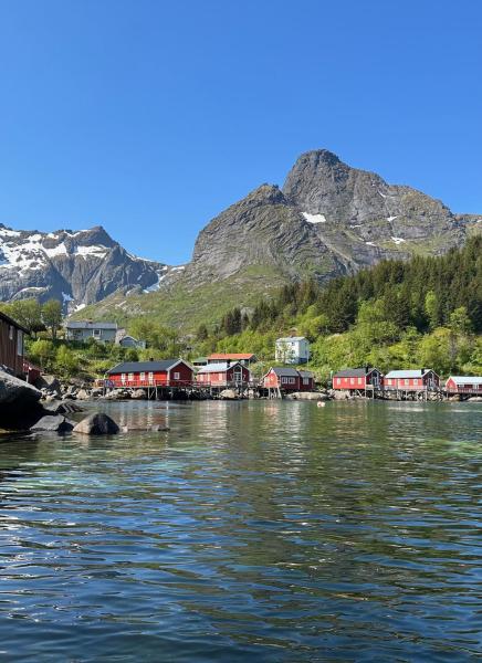 A la foto es mostra l'objecte Nusfjord Waterfront Rorbu 18 situat a la ciutat de Kvalvik.