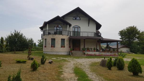 A la foto es mostra l'objecte Natura Chalet situat a la ciutat de Gîlgău.