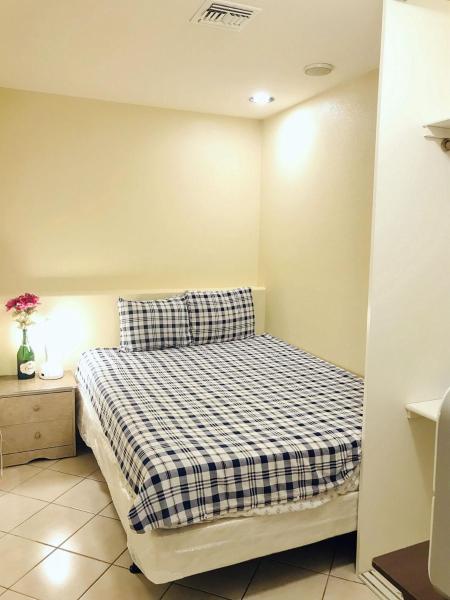 Na foto é possível ver o objeto New bedroom queen size bed at Las Vegas for rent-2 localizado na cidade de Las Vegas.