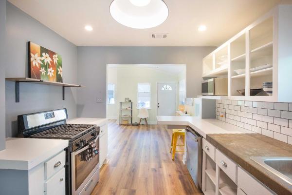 Photo 7 : Side by Side Downtown Homes Perfect for ACL, F1 & Football Group Stay