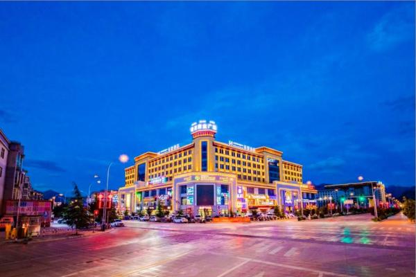 The photo shows the Mehood Theater Hotel, Lhasa located in the city of Lhasa.