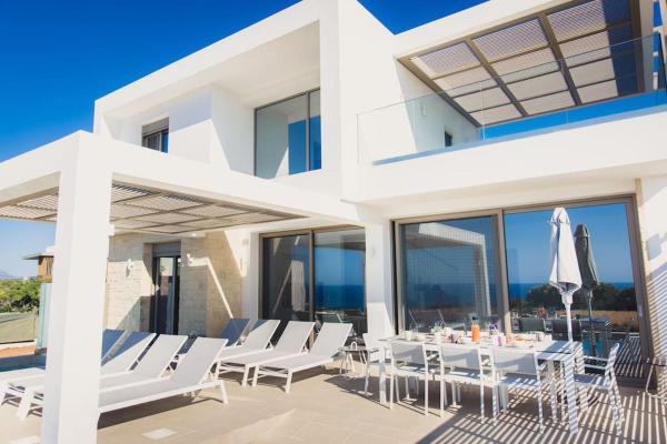 På billedet ses objektet StarLight Villa Tropea -4BD, 4BA, 4min to beach_ beliggende i byen Ádhele.