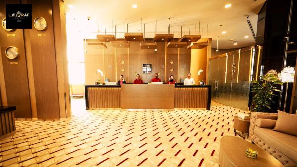 Na zdjęciu widoczny jest obiekt AlRaef Luxury Apartments położony w mieście Dubaj.