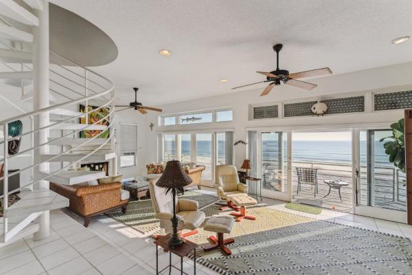 På bildet vises objektet Breathtaking Beach Front House home som ligger i byen St. Augustine.