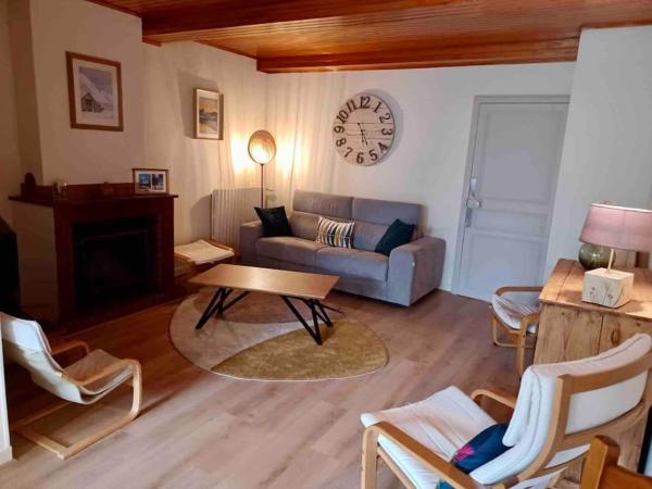 A la foto es mostra l'objecte Maison Les Cabannes situat a la ciutat de Appy.