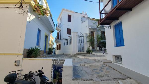 Φωτογραφία 1: Adele house