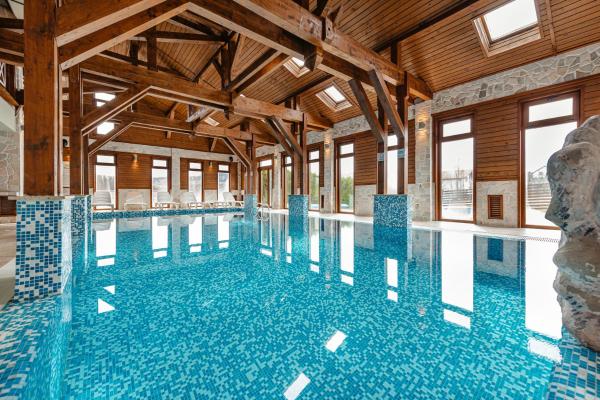Na zdjęciu widoczny jest obiekt Casa Dinainte SPA Resort położony w mieście Ciurila.