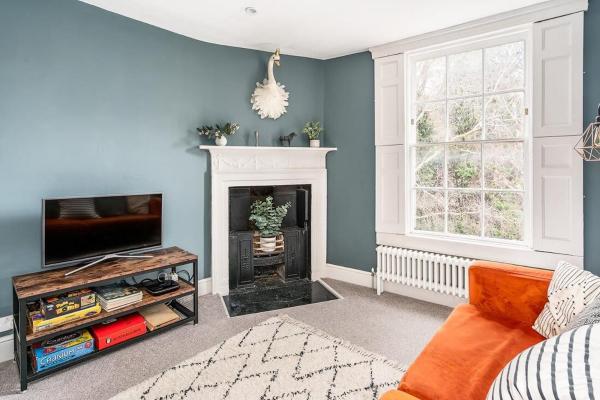 Beautiful Central 2 Bed Flat, Bath