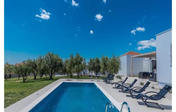 Luxurious Villa Bright With Pool - Bibinje