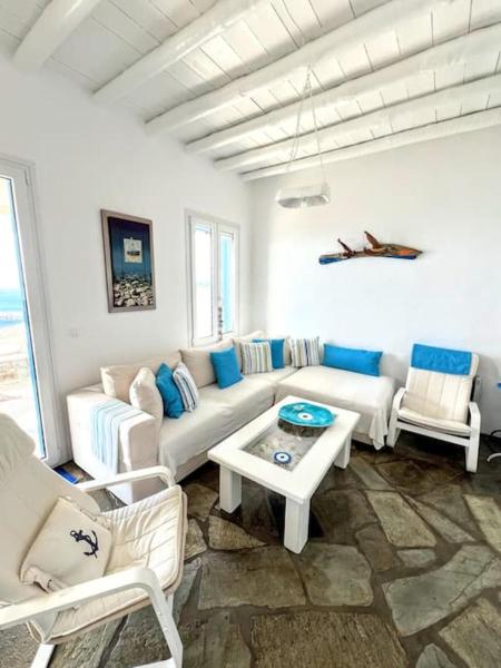 Na zdjęciu widoczny jest obiekt Aggeliki's Cycladic Villa by Hostandros położony w mieście Batsi.