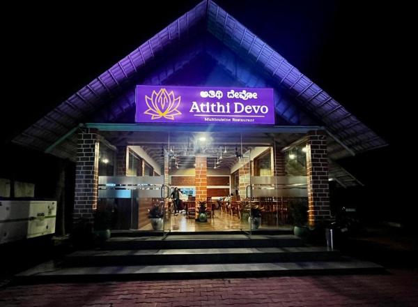 写真にはPiriyāpatna市にあるAtithi Devo Resort and Restaurantが写っています。