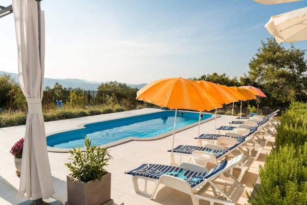 A la foto es mostra l'objecte Rustic Villa Florice with a pool situat a la ciutat de Vučevica.