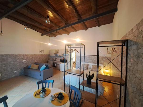 På billedet ses objektet Casa Mirtilla a Mergellina beliggende i byen Napoli.