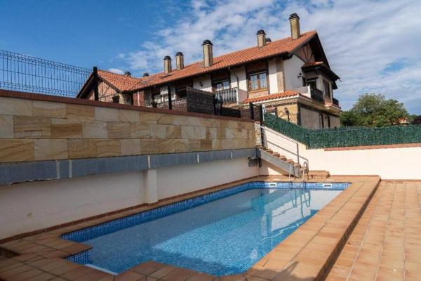 Na fotografii je vidět objekt Somo&Pet Apartamento a 300 metros de la playa. nacházející se ve městě Somo.