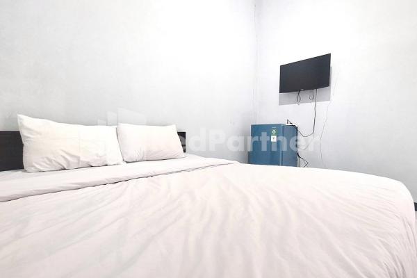 Op de foto is het object Vins Homestay Kroya Mitra RedDoorz te zien, gelegen in de stad Ayah.