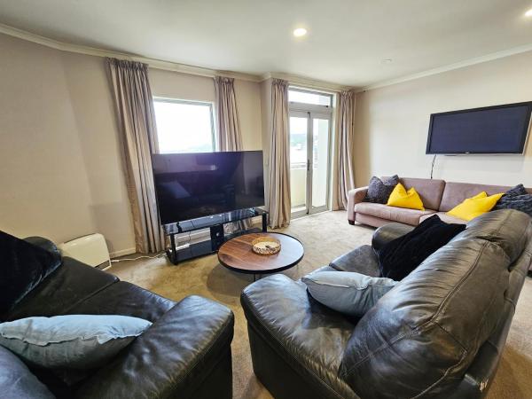 Billede 8: Executive, Spacious & Modern Home, 8 Beds!