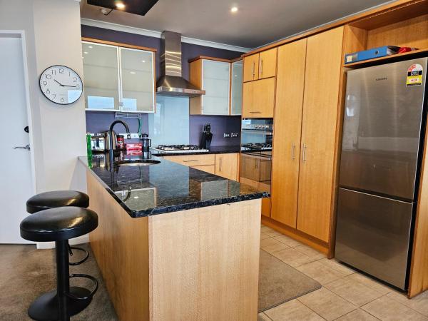 Billede 3: Executive, Spacious & Modern Home, 8 Beds!