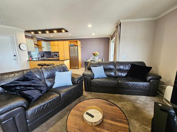 Billede 7: Executive, Spacious & Modern Home, 8 Beds!