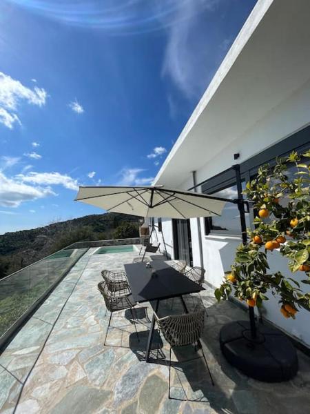 På billedet ses objektet Southern Crete Panoramic House beliggende i byen Émbaros.