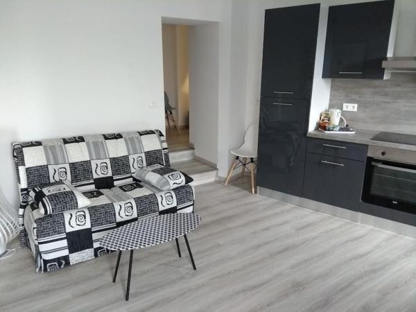 A la foto es mostra l'objecte Appartement neuf tout confort, climatisé, parking privé et wifi situat a la ciutat de Cases-de-Pène.