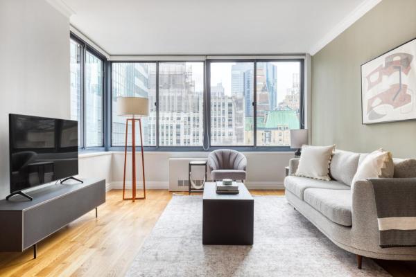 Midtown 1BR w DM Elevator Gym nr Times Sq NYC-799, New York
