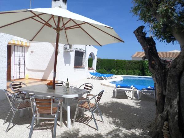 A la foto es mostra l'objecte Villa Linda situat a la ciutat de Calp.
