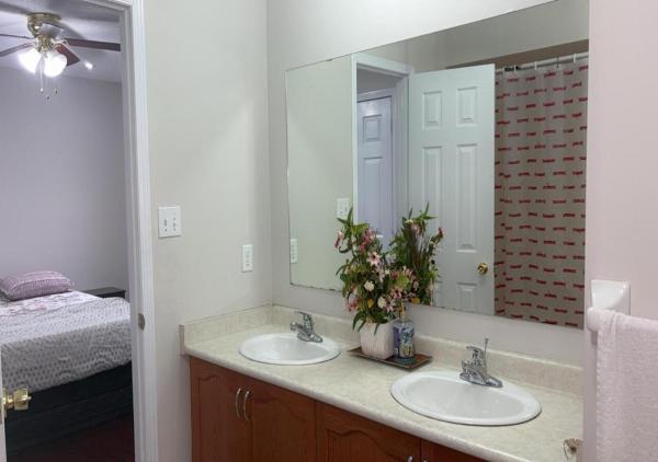 Kuvassa näkyy kohde Beautiful private Room near Toronto pearson Airport, joka sijaitsee kaupungissa Brampton.