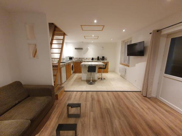 照片显示了位于Estrées市的Maison village calme, Douai à 10min.物件。