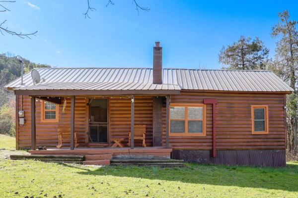 A la foto es mostra l'objecte Serene Guion Cabin Less Than 1 Mi to the White River! situat a la ciutat de Batesville.