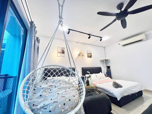 A la foto es mostra l'objecte M 1-5Pax Cozy Home Trefoil 2QBeds Setia Alam WiFi situat a la ciutat de Shah Alam.