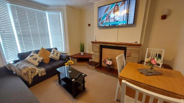A la foto es mostra l'objecte Rose Villa- Great For Long & Short Stays!!! situat a la ciutat de Gillingham.